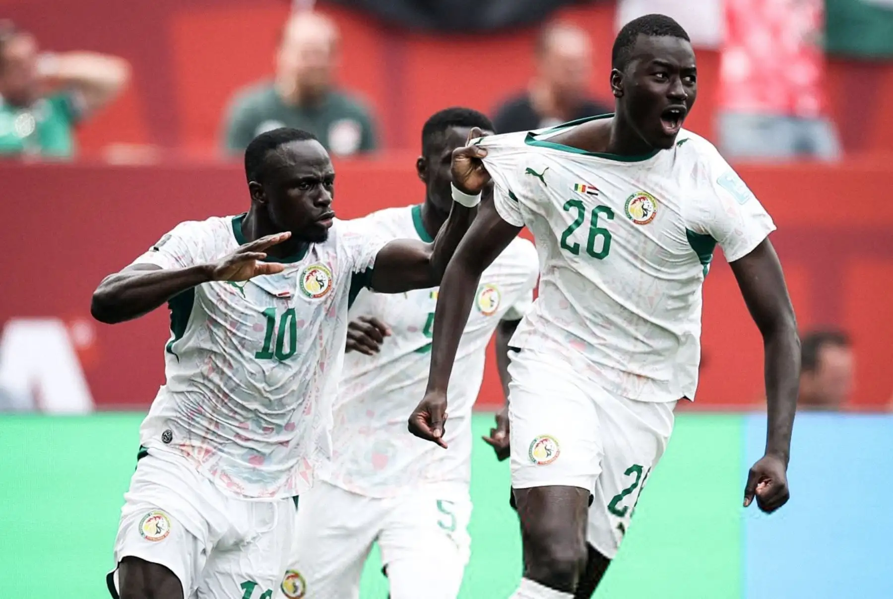 Senegal avanza a la espera: goleada ante Irak lo mantiene vivo en el Mundial