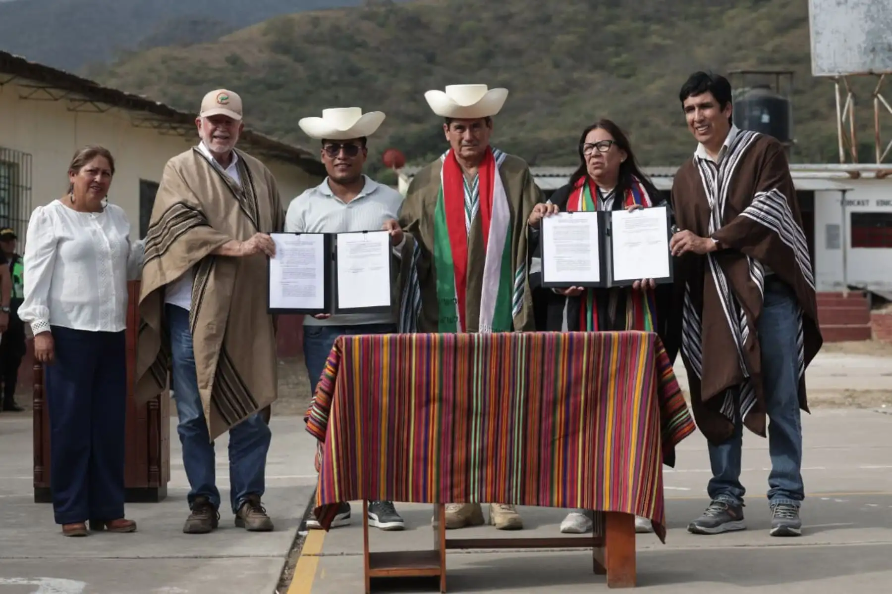Perú crea alianza público-privada para proteger bosques nublados de Cajamarca