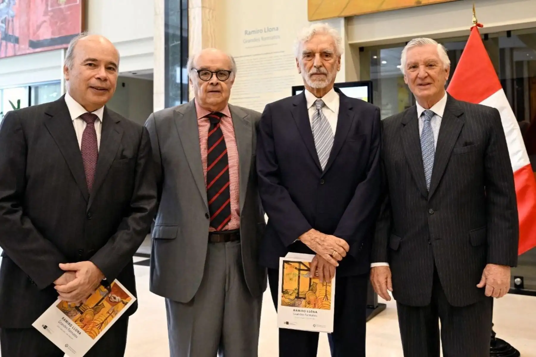 Ministerio de Relaciones Exteriores inaugura exposición de Ramiro Llona
