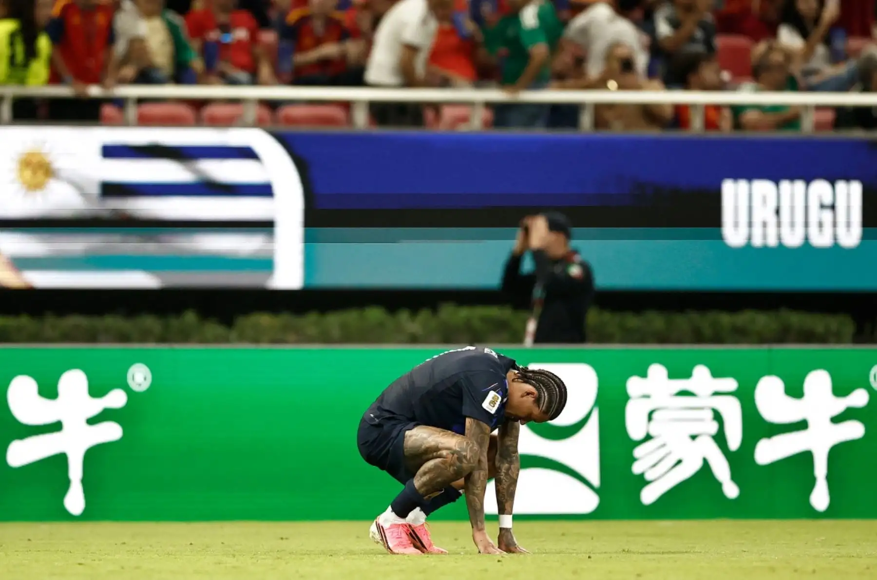 El delantero uruguayo Darwin Núñez, número 09, reacciona tras la derrota en el partido de fútbol del Grupo H del Mundial 2026 entre Uruguay y España en el Estadio Guadalajara de Zapopan el 26 de junio de 2026. (Foto de Ulises RUIZ / AFP)