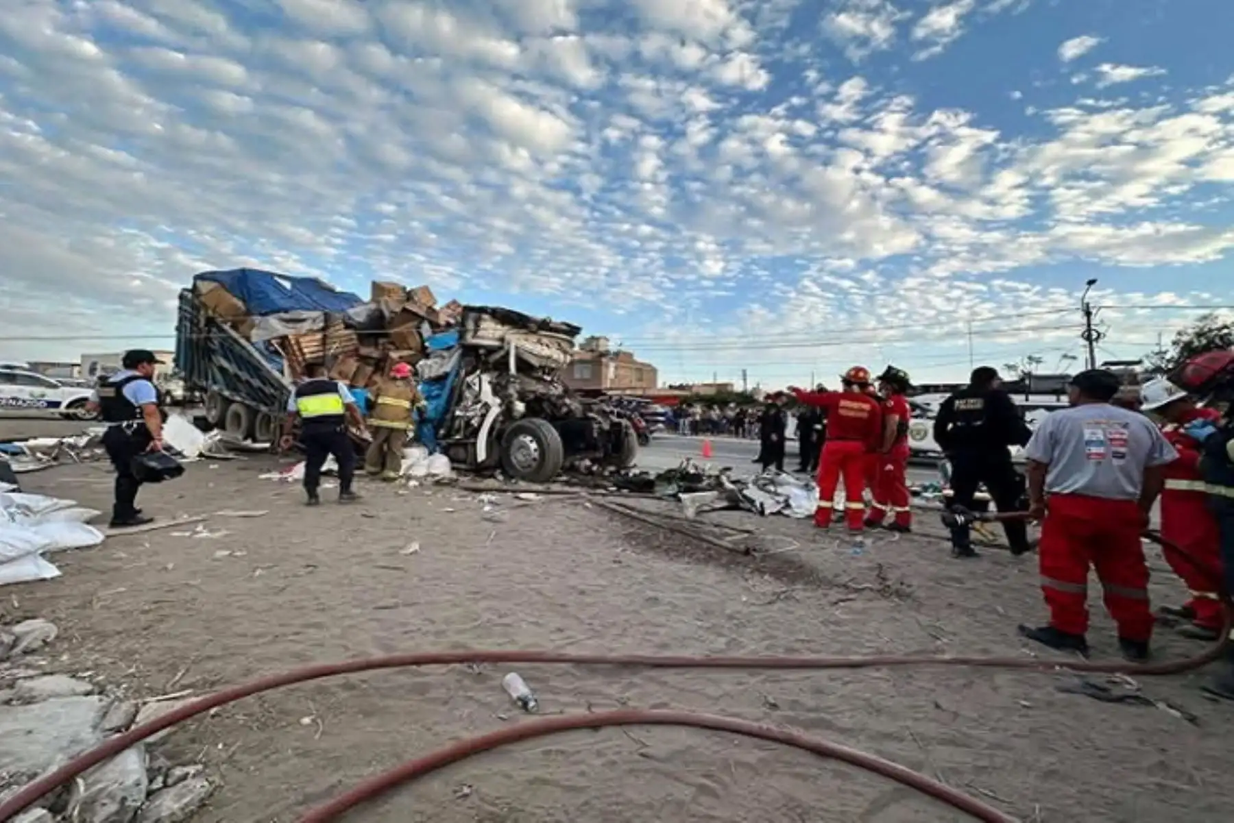 Tragedia en Trujillo: padre e hija mueren en colisión entre camión y tráiler
