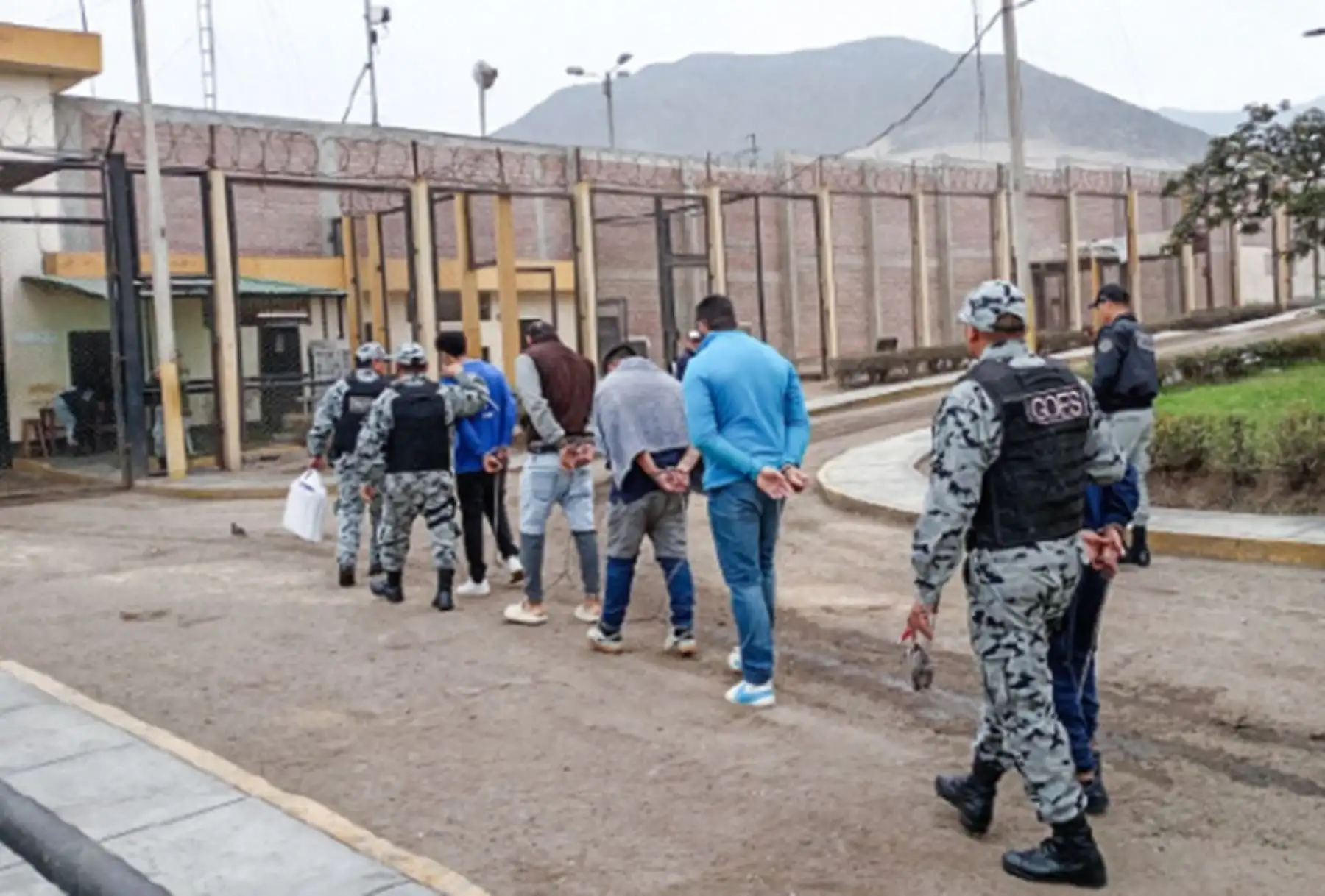INPE traslada 24 internos de Huaral a penales de máxima seguridad
