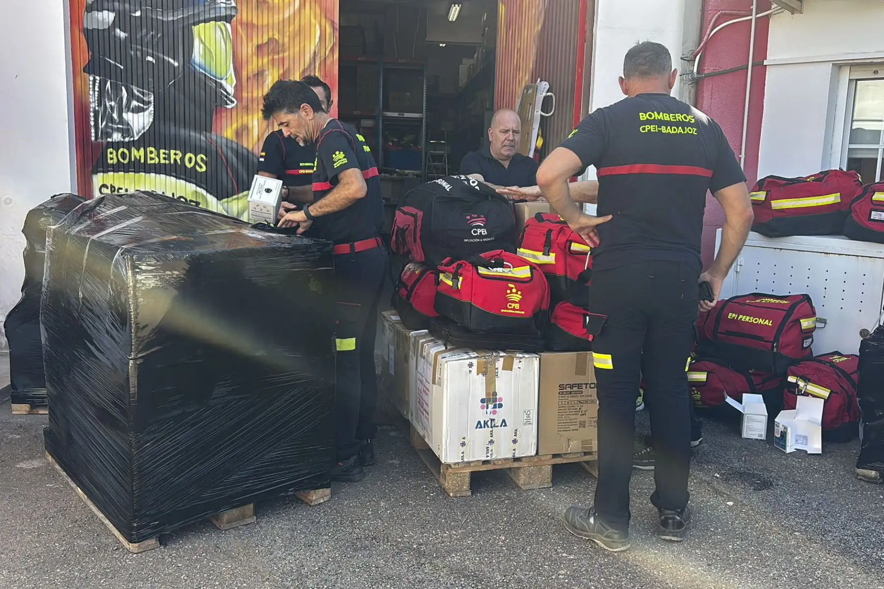 El equipo especializado del Consorcio de Extinción de Incendios (CPEI) de la Diputación de Badajoz parte este sábado hacia Venezuela para incorporarse al dispositivo internacional de rescate desplegado tras los devastadores terremotos que han sacudido el país. Foto: ANDINA/EFE