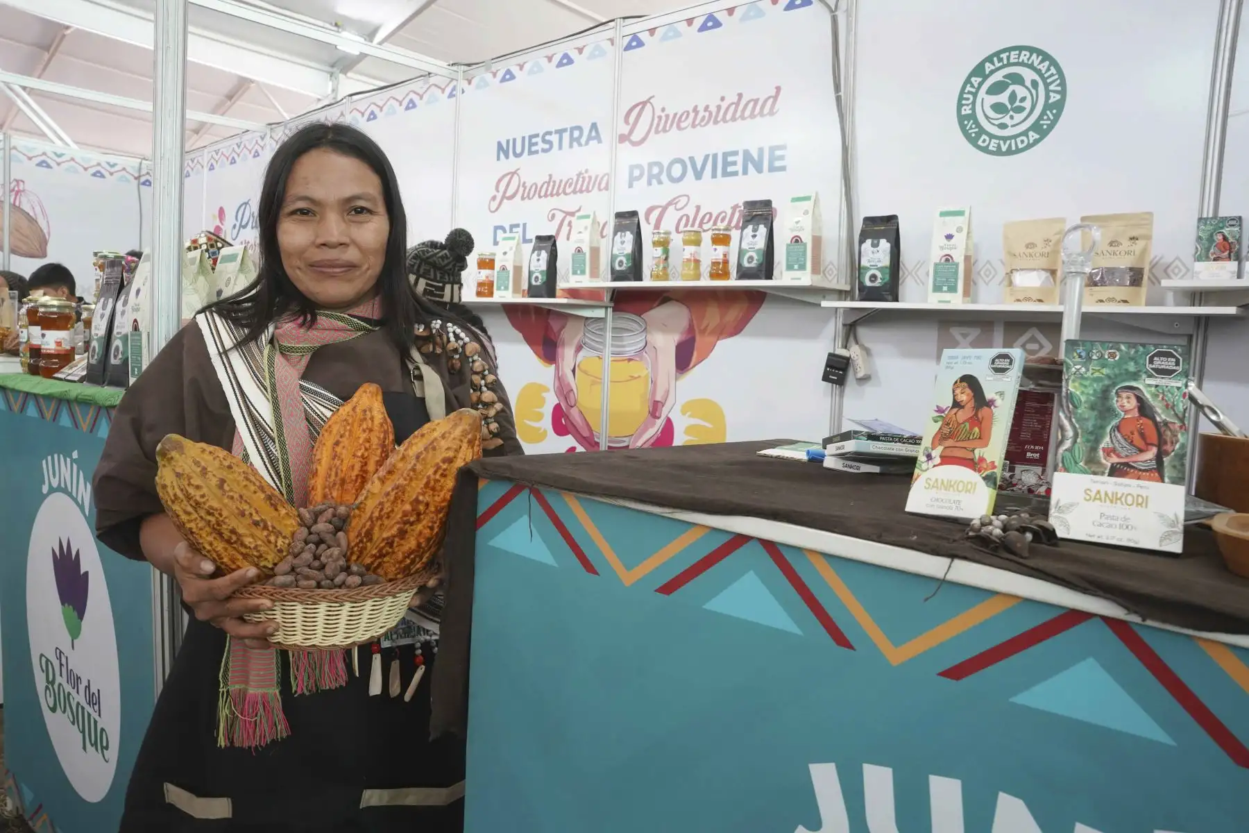 La región Junín, segunda productora de cacao a nivel nacional y que destaca por la calidad de sus granos nativos también participa de la Expo Perú Los Andes 2006. Foto: ANDINA/Genry Bautista