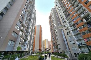 El Ministerio de Vivienda, Construcción y Saneamiento (MVCS), indicó hoy que a través del Fondo Mivivienda (FMV), entregó el subsidio Bono Integrador que asciende a 3,700 soles a 3,427 familias vulnerables. ANDINA / Difusión.
