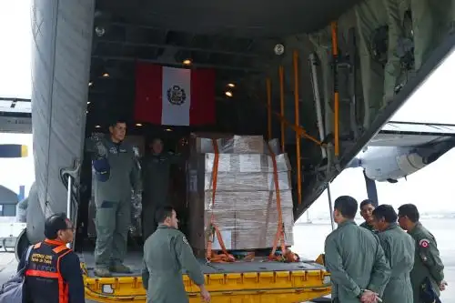 Gobierno peruano envía ayuda humanitaria a Venezuela en avión de la FAP