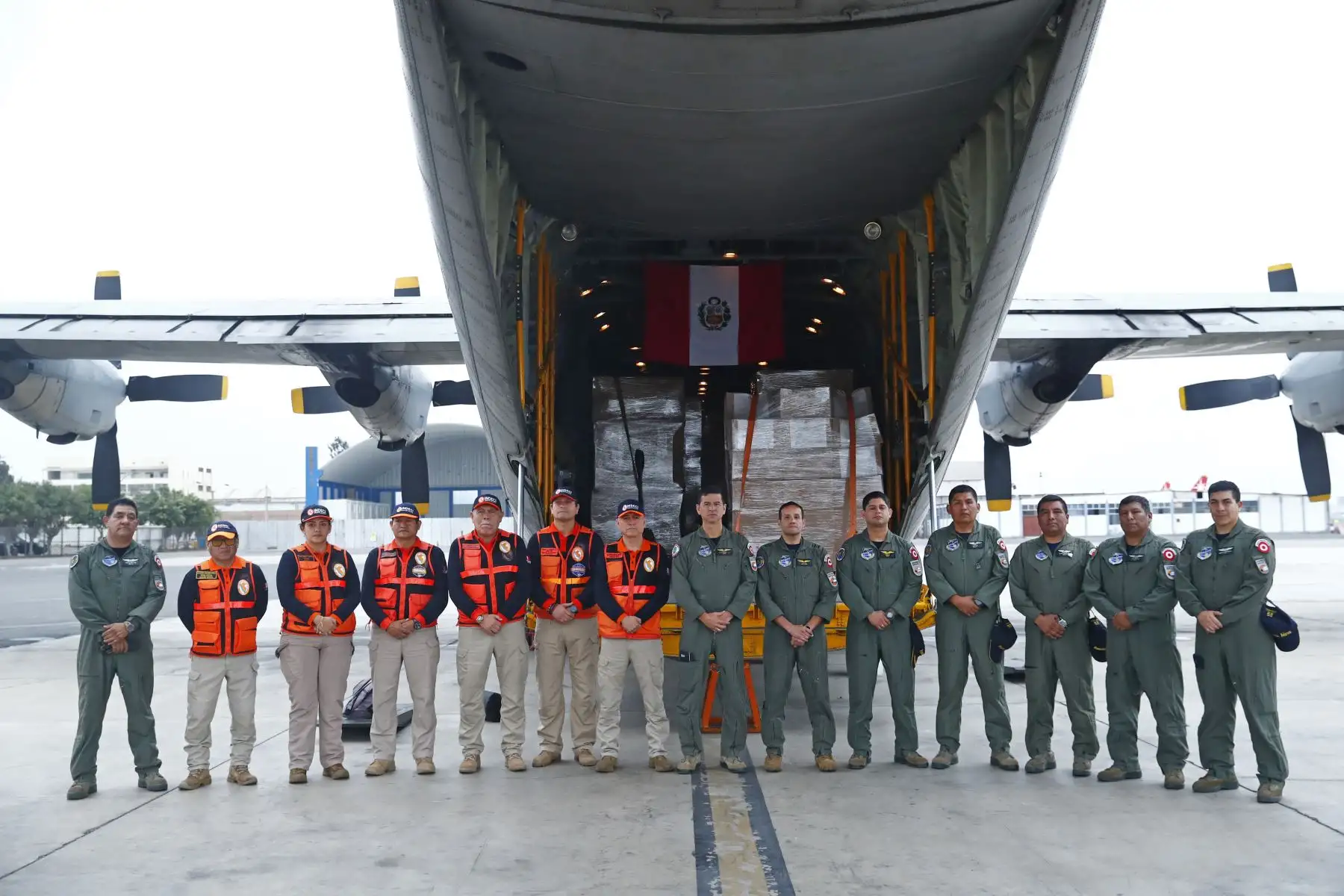El Gobierno peruano, a través de la Fuerza Aérea del Perú FAP, está enviando a Venezuela 14 toneladas de ayuda humanitaria, que incluye carpas, víveres, agua, enseres y otros bienes esenciales para las familias afectadas por los terremotos ocurridos en ese país, las cuales serán distribuidos por sus autoridades. Foto: ANDINA/Daniel Bracamonte