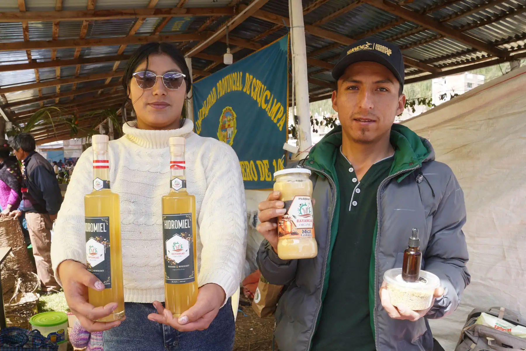 Productoras de 183 variedades de leguminosas de la comunidad de Paloma del distrito de Marcas, Acobamba de la región Huancavelica exhiben sus productos agrícolas en el Expo Perú Los Andes 2026. Foto: ANDINA/Genry Bautista