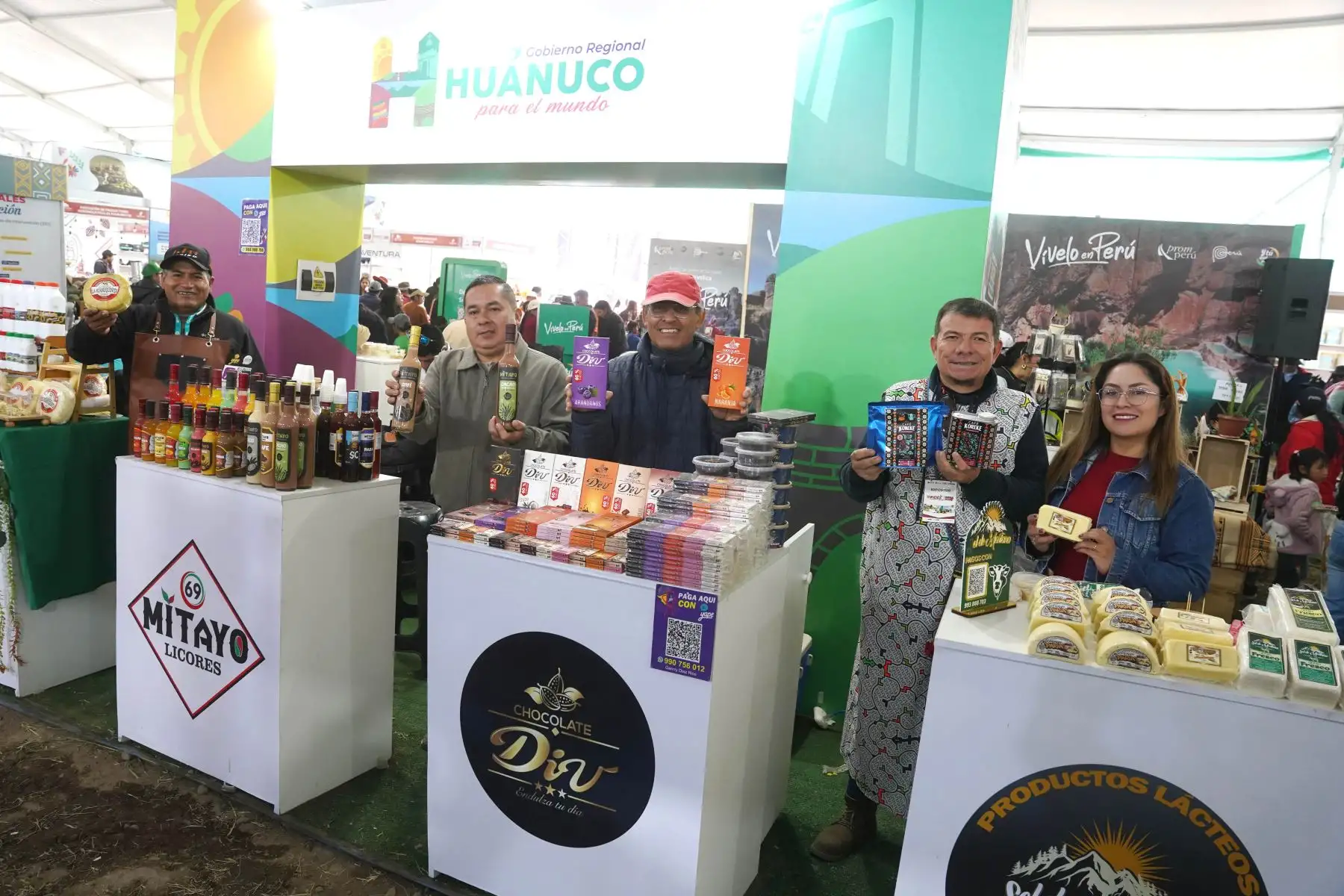 Productoras de 183 variedades de leguminosas de la comunidad de Paloma del distrito de Marcas, Acobamba de la región Huancavelica exhiben sus productos agrícolas en el Expo Perú Los Andes 2026. Foto: ANDINA/Genry Bautista
