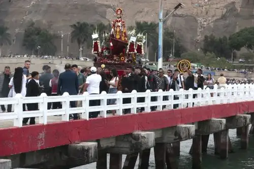 Devotos se congregaron en el muelle de Chorrillos por el Día de San Pedro y San Pablo