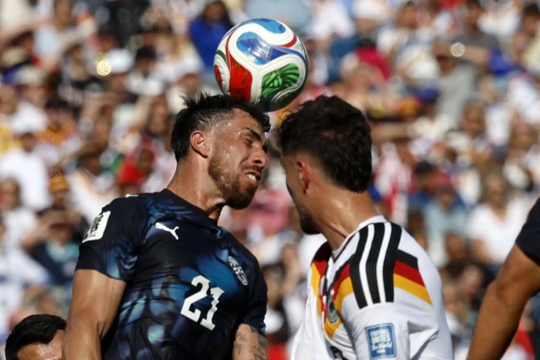Paraguay protagonizó una hazaña sudamericana en el Mundial 2026 al vencer por penales 4-3 a Alemania, luego de igualar 1-1 en los 16avos de final. La Albirroja eliminó a una de las selecciones más grandes de la historia, cuatro veces campeona del mundo, y avanzó a octavos tras una definición cargada de dramatismo. Foto: ANDINA/EFE