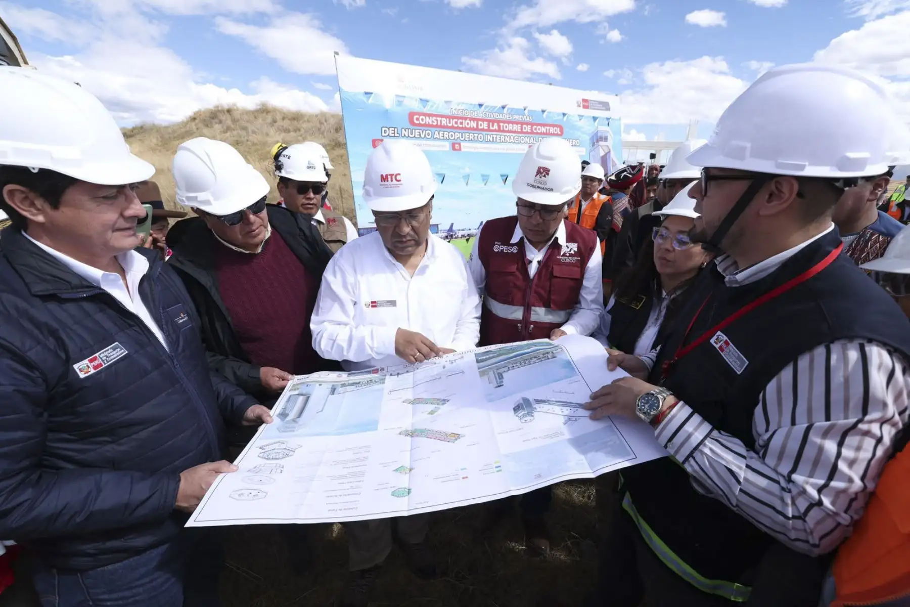 El Ministerio de Transportes y Comunicaciones anunció el inicio de las actividades preliminares para la construcción de la torre de control del Aeropuerto Internacional de Chinchero, una de las infraestructuras estratégicas que formarán parte del futuro terminal aéreo destinado a fortalecer la conectividad nacional e internacional del Cusco. Foto: MTC