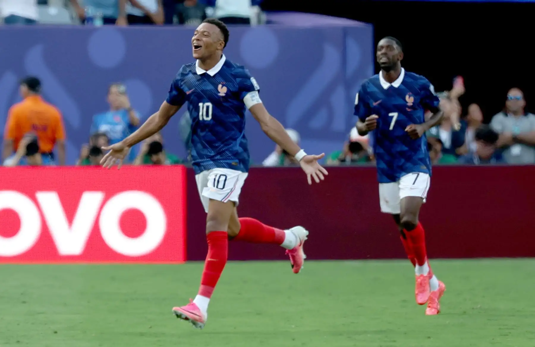 Mbappé marca doblete y sueña con la gloria: "Quiero hacer historia en Francia"