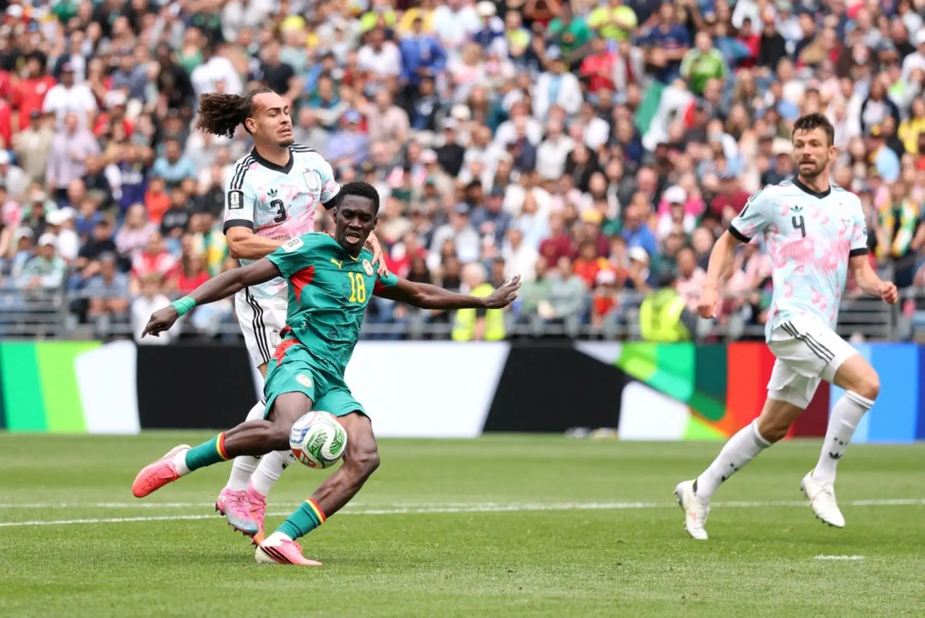 Habib Diarra  de Senegal, celebra tras marcar un gol durante el partido de dieciseisavos de final de la Copa Mundial de la FIFA 2026 entre Bélgica y Senegal. AFP