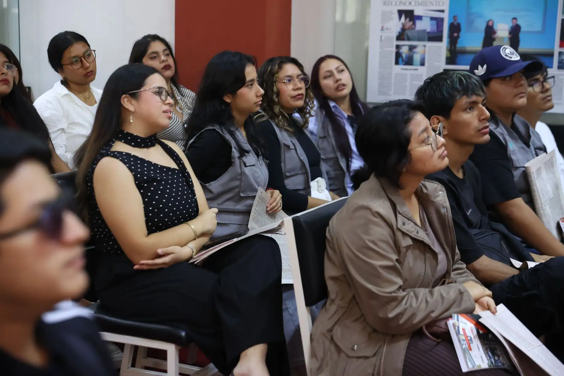 Alumnos de las facultades de Ciencias de la Comunicación de la Universidad  Cesar Vallejo de Trujillo y de la Universidad Norbert Wiener, visitan las instalaciones de Editora Perú para conocer la experiencia "Vive Andina". Foto: ANDINA/Melina Mejía