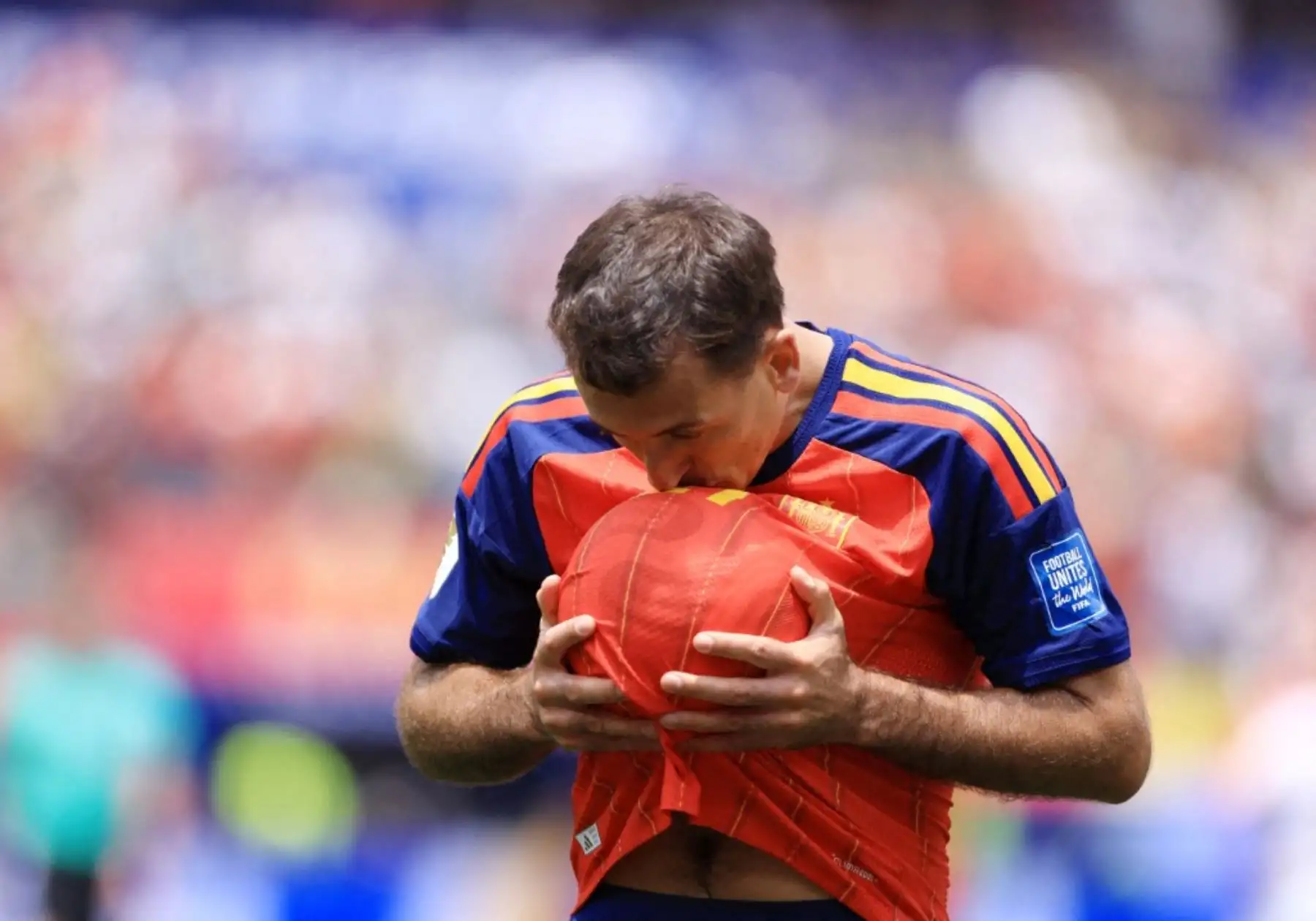 España avanzó a octavos del Mundial 2026 tras vencer 3-0 a Austria en Los Ángeles, con doblete de Mikel Oyarzabal y otro gol de Pedro Porro. La selección española superó su primera eliminatoria mundialista desde Sudáfrica 2010 y mantiene su arco invicto, con Unai Simón como protagonista de un récord histórico. Foto: AFP