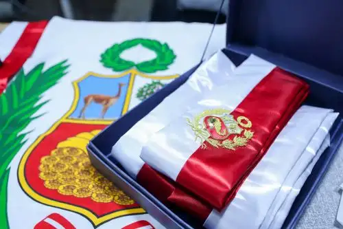 Conoce cómo se elabora la banda presidencial que usará la presidenta electa Keiko Fujimori