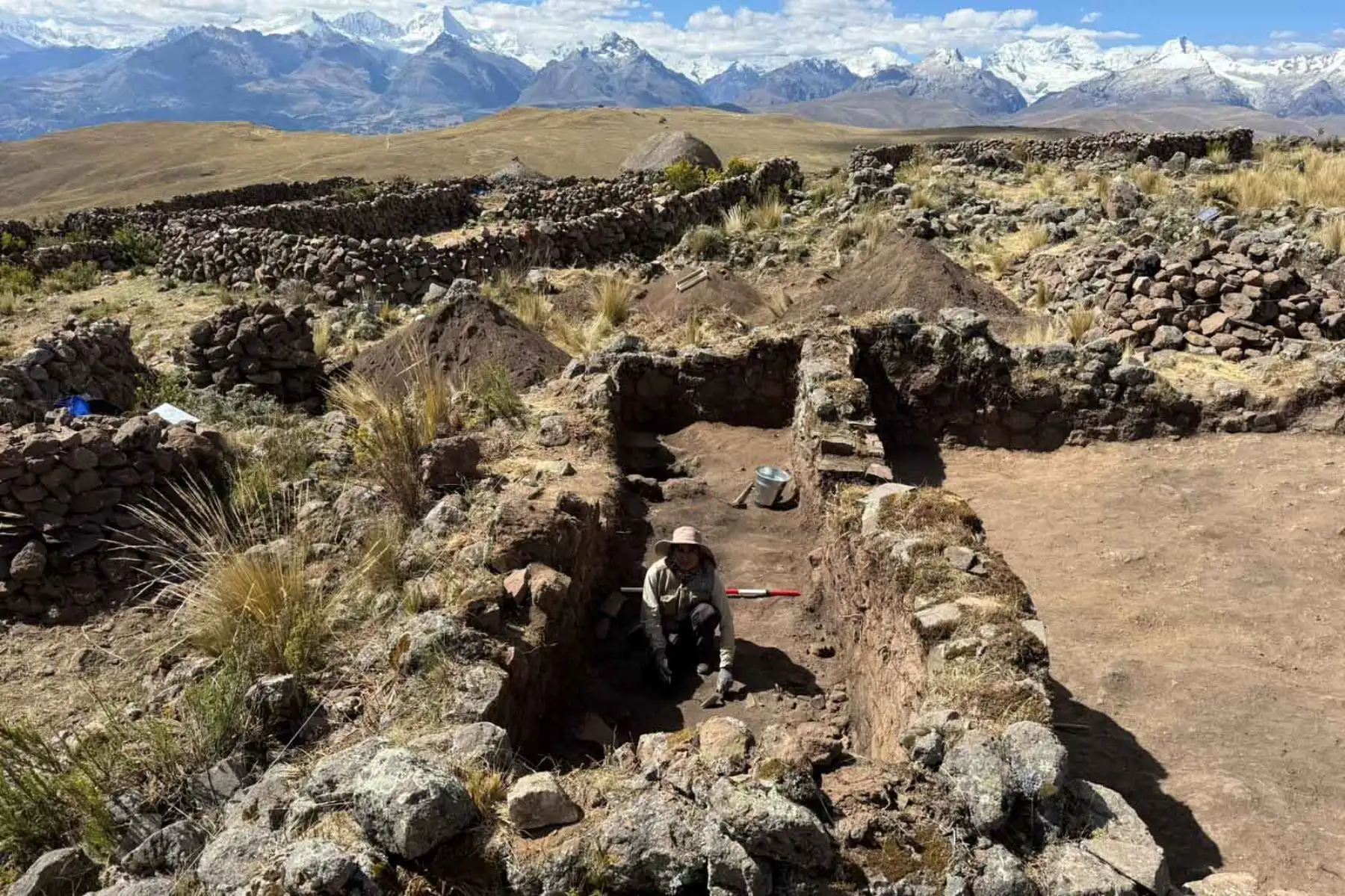 Un equipo de arqueólogos de la Universidad Nacional Santiago Antúnez de Mayolo descubrió en Huamarín, Áncash, restos arquitectónicos, utensilios y evidencias que revelan la dinámica sociocultural de la sociedad Huaylas en la Cordillera Negra, así como su posterior relación con los incas. Foto: ANDINA/Ilder Cruz.