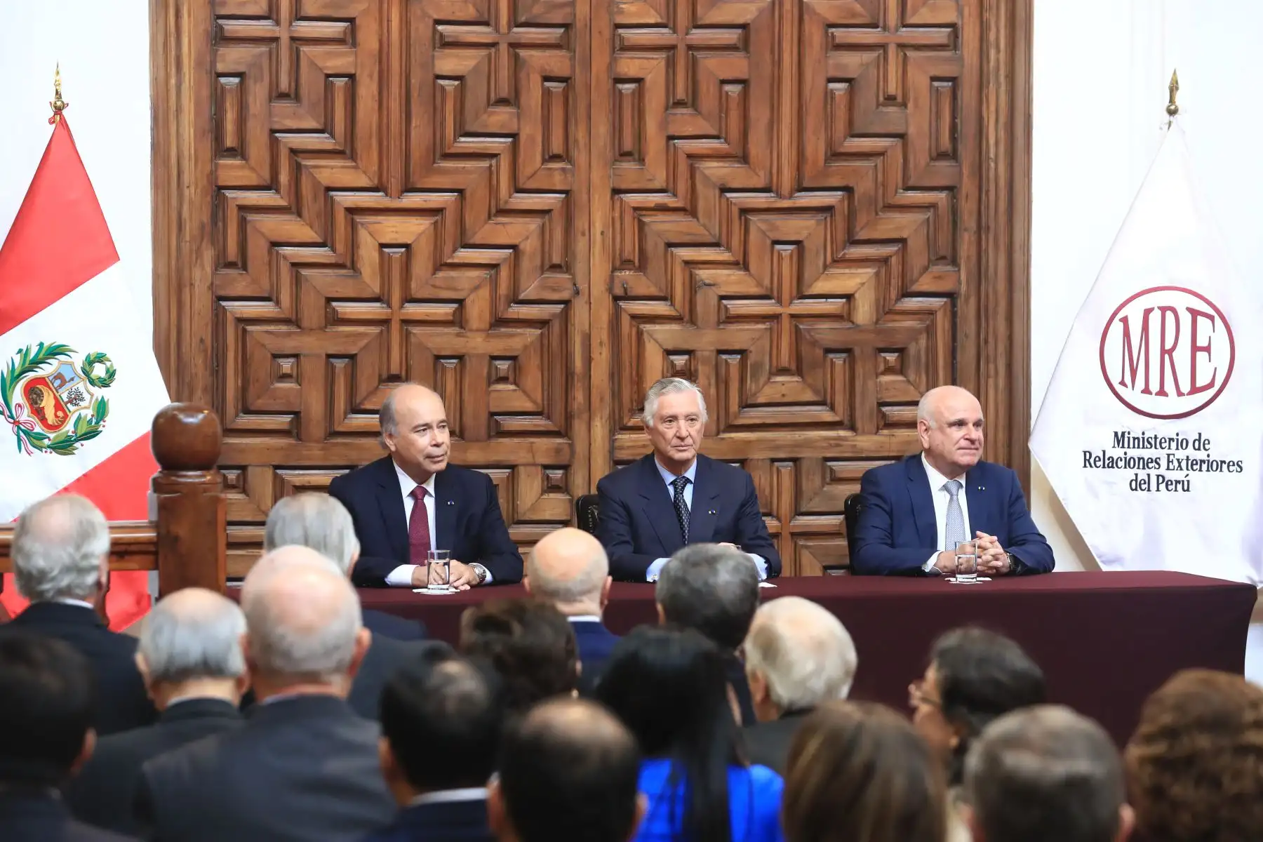 Canciller Pareja juramente a Eric Anderson como nuevo viceministro