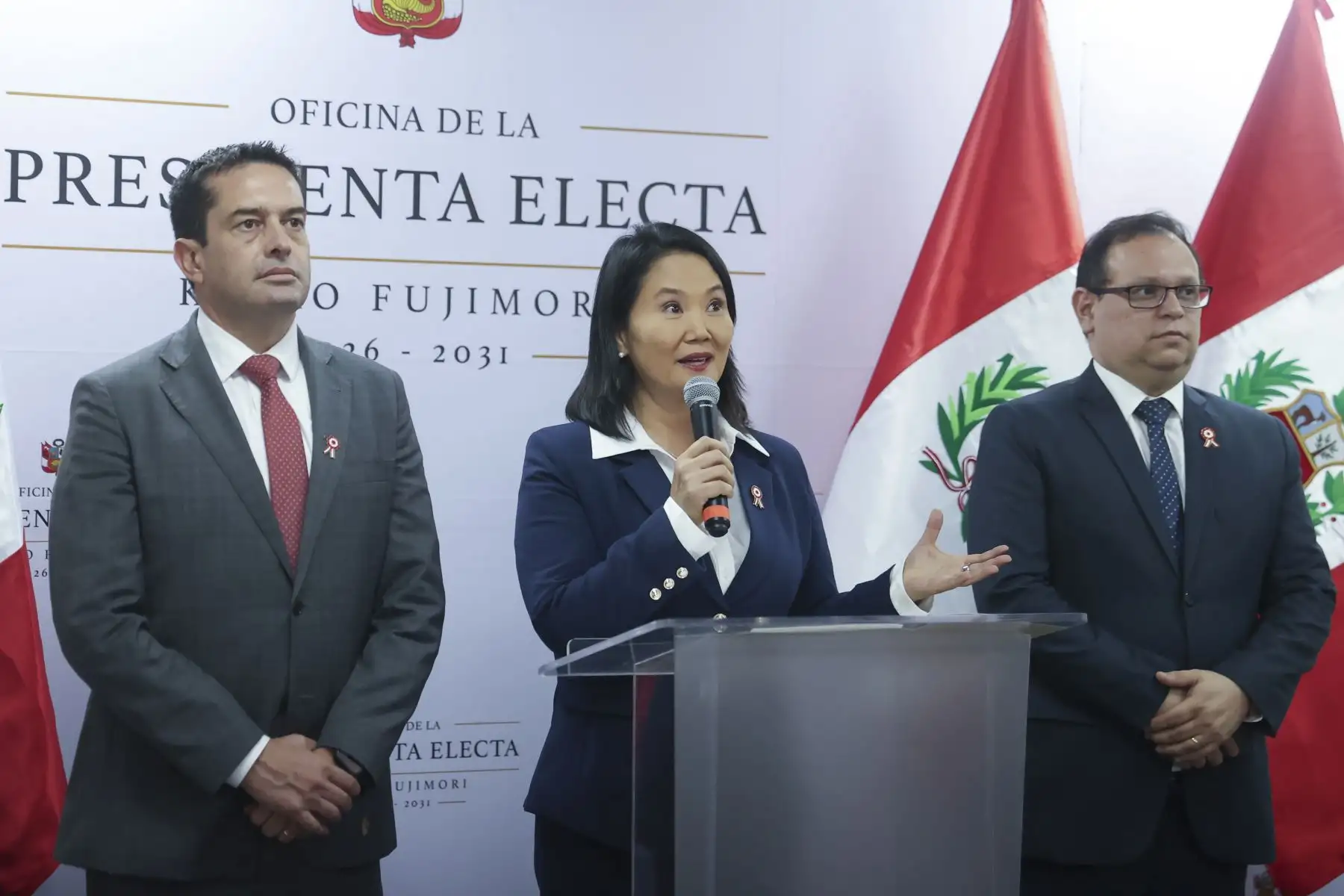 La presidenta electa, Keiko Fujimori, declara a la prensa tras su proclamación por el Jurado Nacional de Elecciones, que la oficializa como ganadora de las elecciones generales 2026 en segunda vuelta. La acompañó Miguel Ángel Torres, electo segundo vicepresidente. Foto: ANDINA/Melina Mejía