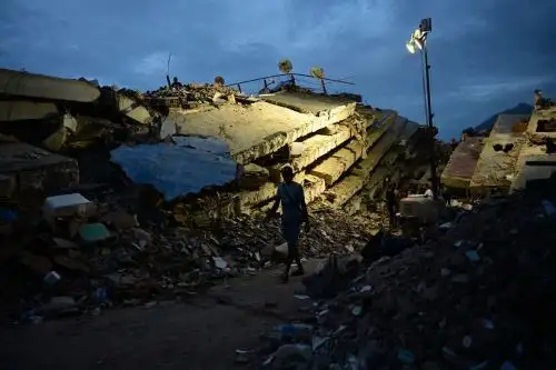 Sube a 2.645 el saldo de muertos por los terremotos en Venezuela