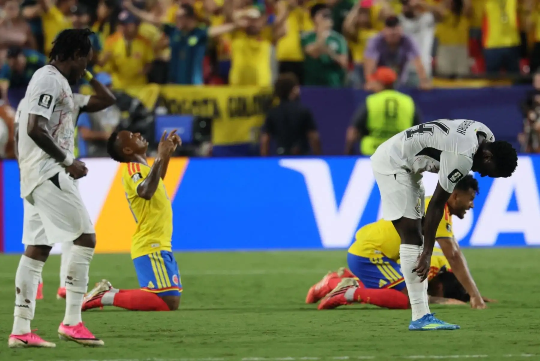 Los jugadores de Ghana reaccionan tras perder el partido de dieciseisavos de final del Mundial de 2026 entre Colombia y Ghana en el estadio de Kansas City, el 3 de julio de 2026. (Foto de Odd ANDERSEN / AFP)