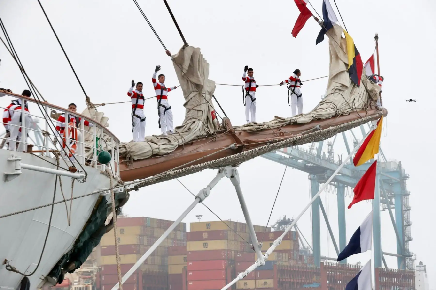 El Buque Armada Peruana B.A.P. “Unión”, de la Marina de Guerra del Perú, arribó a la ciudad de Nueva York, en Estados Unidos, para participar en el “Sail 250”, uno de los encuentros náuticos más importantes del mundo, que reúne a los principales buques escuela y grandes veleros de 20 naciones. Foto: Mindef