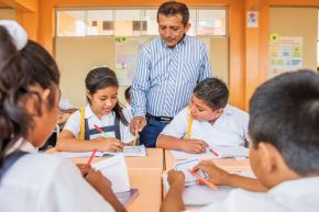 Uno de los principales componentes del crédito suplementario está orientado a fortalecer la carrera docente en la educación superior pública.