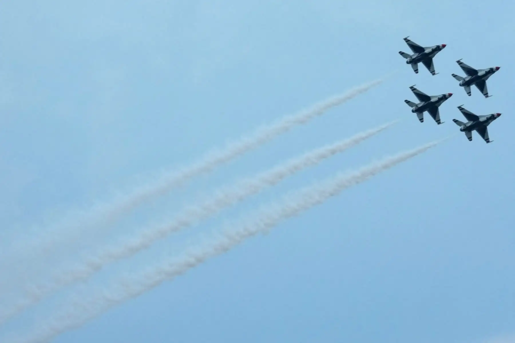 Los Thunderbirds de la Fuerza Aérea de los Estados Unidos realizan una exhibición durante la celebración del Día de la Independencia "Salute to America" ​​en el National Mall de Washington, D.C., el 4 de julio de 2026. Foto: AFP