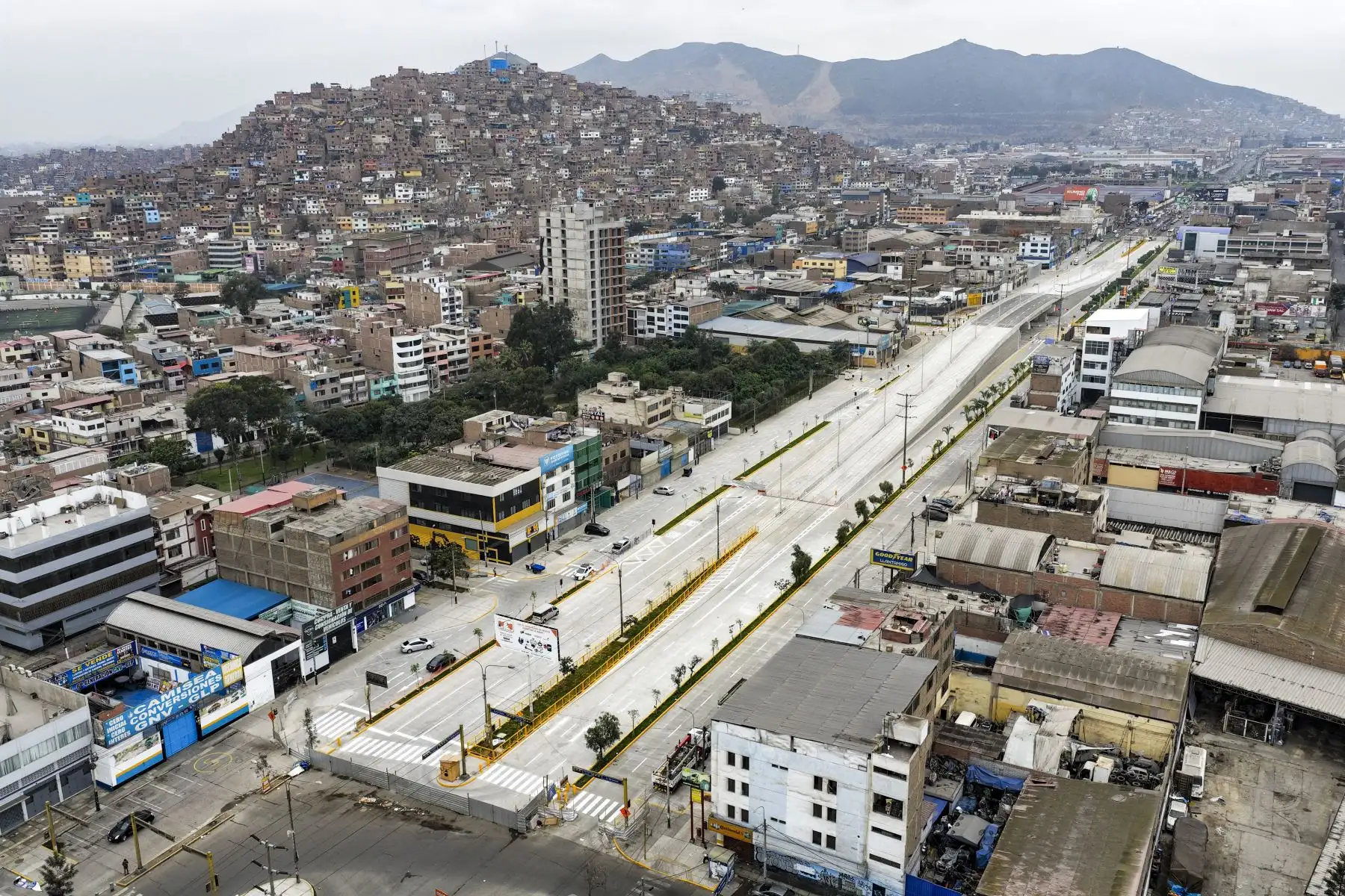 Así luce actualmente la nueva Vía Rápida Nicolás Arriola, obra de la Municipalidad Metropolitana de Lima que unirá los distritos de San Luis y La Victoria, y que esta próxima a inaugurarse entre los meses de julio y agosto de 2026. Foto: ANDINA/Daniel Bracamonte