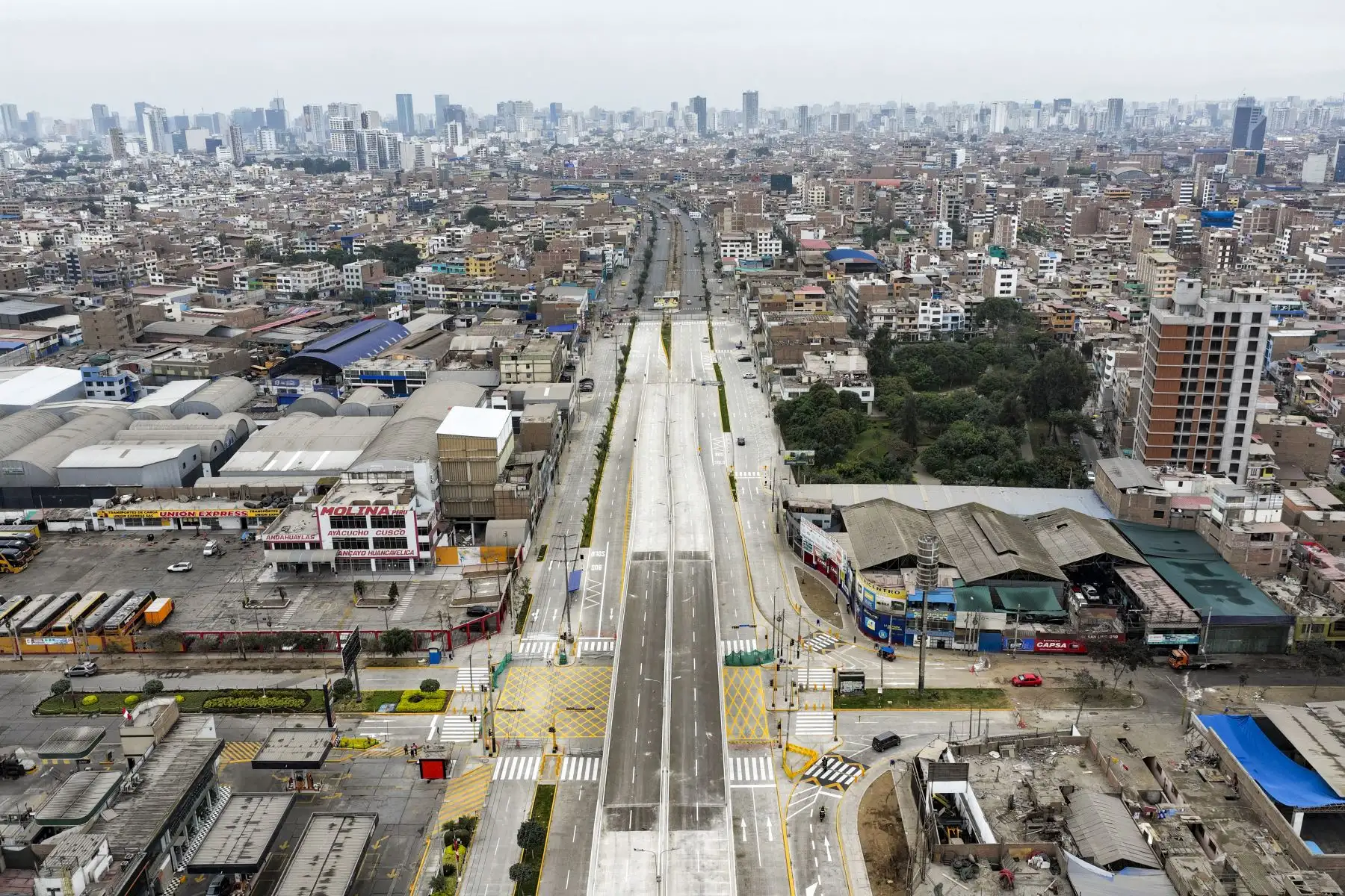 Así luce actualmente la nueva Vía Rápida Nicolás Arriola, obra de la Municipalidad Metropolitana de Lima que unirá los distritos de San Luis y La Victoria, y que esta próxima a inaugurarse entre los meses de julio y agosto de 2026. Foto: ANDINA/Daniel Bracamonte