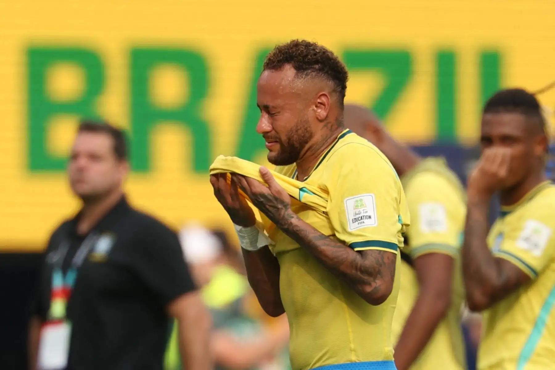 El delantero brasileño Neymar, número 10, reacciona tras la derrota de Brasil ante Noruega en el partido de octavos de final del Mundial de 2026, disputado en el estadio New York/New Jersey de East Rutherford el 5 de julio de 2026. (Foto de Odd ANDERSEN / AFP)