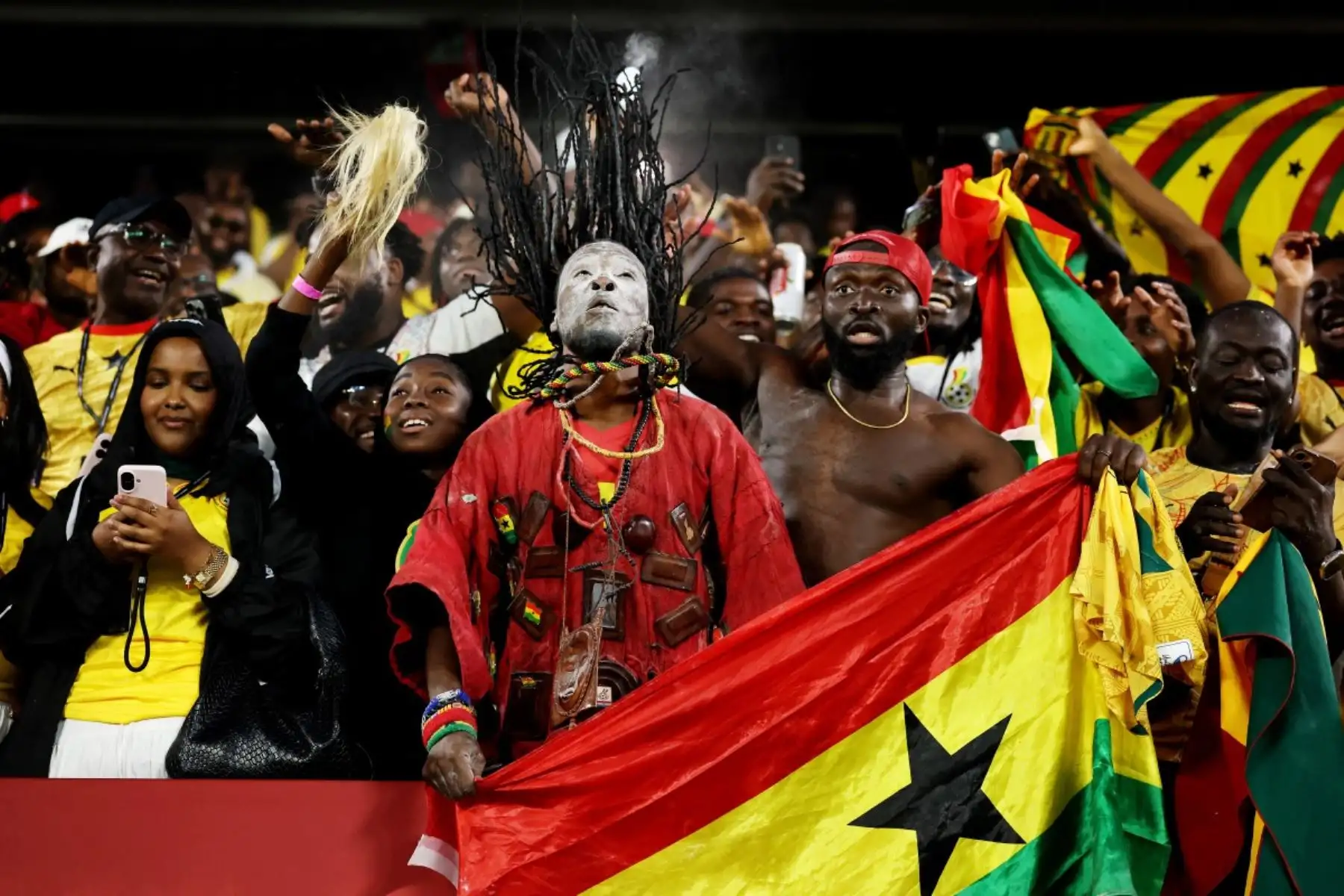 Aficionados de Ghana celebran la victoria del equipo por 1-0 en el partido del Grupo L de la Copa Mundial de la FIFA 2026 entre Ghana y Panamá, disputado en el Toronto Stadium de Ontario, el 17 de junio de 2026. Foto: Getty Images / AFP