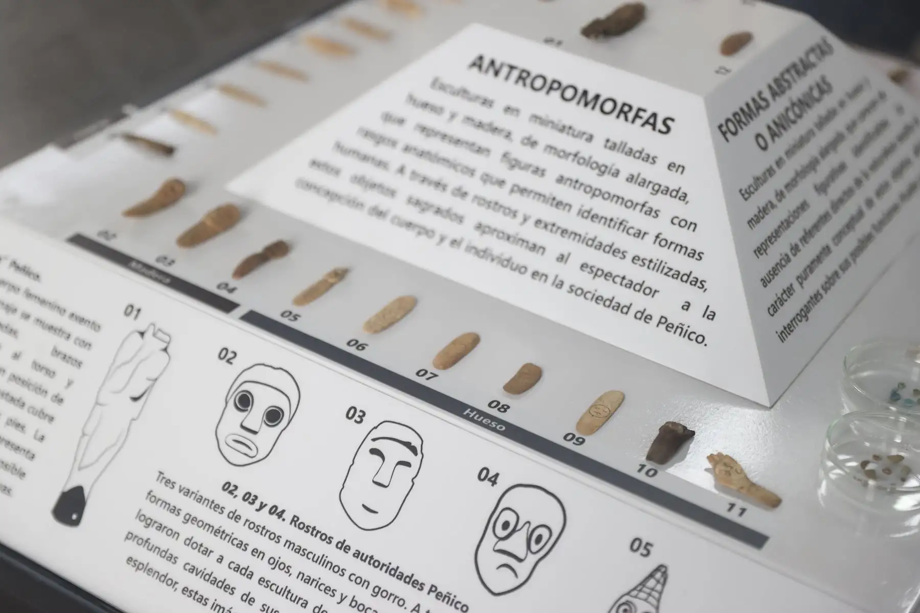 El Ministerio de Cultura, a través de la Zona Arqueológica Caral (ZAC), presentó los objetos recuperados durante las investigaciones arqueológicas en Peñico, una ciudad de la tradición cultural Caral con 3.800 años de antigüedad. La actividad fue presidida por la doctora Ruth Shady Solís y se realizó en el marco del noveno aniversario de las investigaciones, conservación y puesta en valor del sitio, que desde el año pasado recibe visitantes como parte de la Ruta Caral. Foto: ANDINA/Jhonel Rodríguez Robles