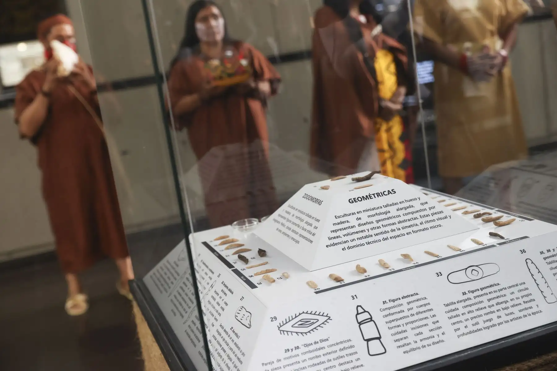 El Ministerio de Cultura, a través de la Zona Arqueológica Caral (ZAC), presentó los objetos recuperados durante las investigaciones arqueológicas en Peñico, una ciudad de la tradición cultural Caral con 3.800 años de antigüedad. La actividad fue presidida por la doctora Ruth Shady Solís y se realizó en el marco del noveno aniversario de las investigaciones, conservación y puesta en valor del sitio, que desde el año pasado recibe visitantes como parte de la Ruta Caral. Foto: ANDINA/Jhonel Rodríguez Robles