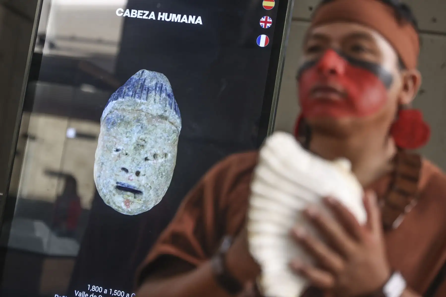 El Ministerio de Cultura, a través de la Zona Arqueológica Caral (ZAC), presentó los objetos recuperados durante las investigaciones arqueológicas en Peñico, una ciudad de la tradición cultural Caral con 3.800 años de antigüedad. La actividad fue presidida por la doctora Ruth Shady Solís y se realizó en el marco del noveno aniversario de las investigaciones, conservación y puesta en valor del sitio, que desde el año pasado recibe visitantes como parte de la Ruta Caral. Foto: ANDINA/Jhonel Rodríguez Robles