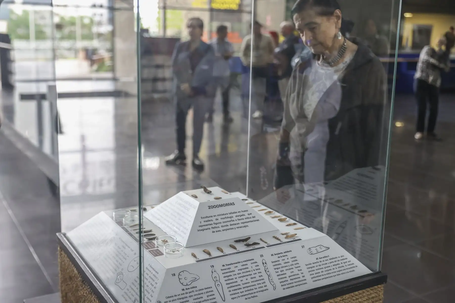 El Ministerio de Cultura, a través de la Zona Arqueológica Caral (ZAC), presentó los objetos recuperados durante las investigaciones arqueológicas en Peñico, una ciudad de la tradición cultural Caral con 3.800 años de antigüedad. La actividad fue presidida por la doctora Ruth Shady Solís y se realizó en el marco del noveno aniversario de las investigaciones, conservación y puesta en valor del sitio, que desde el año pasado recibe visitantes como parte de la Ruta Caral. Foto: ANDINA/Jhonel Rodríguez Robles