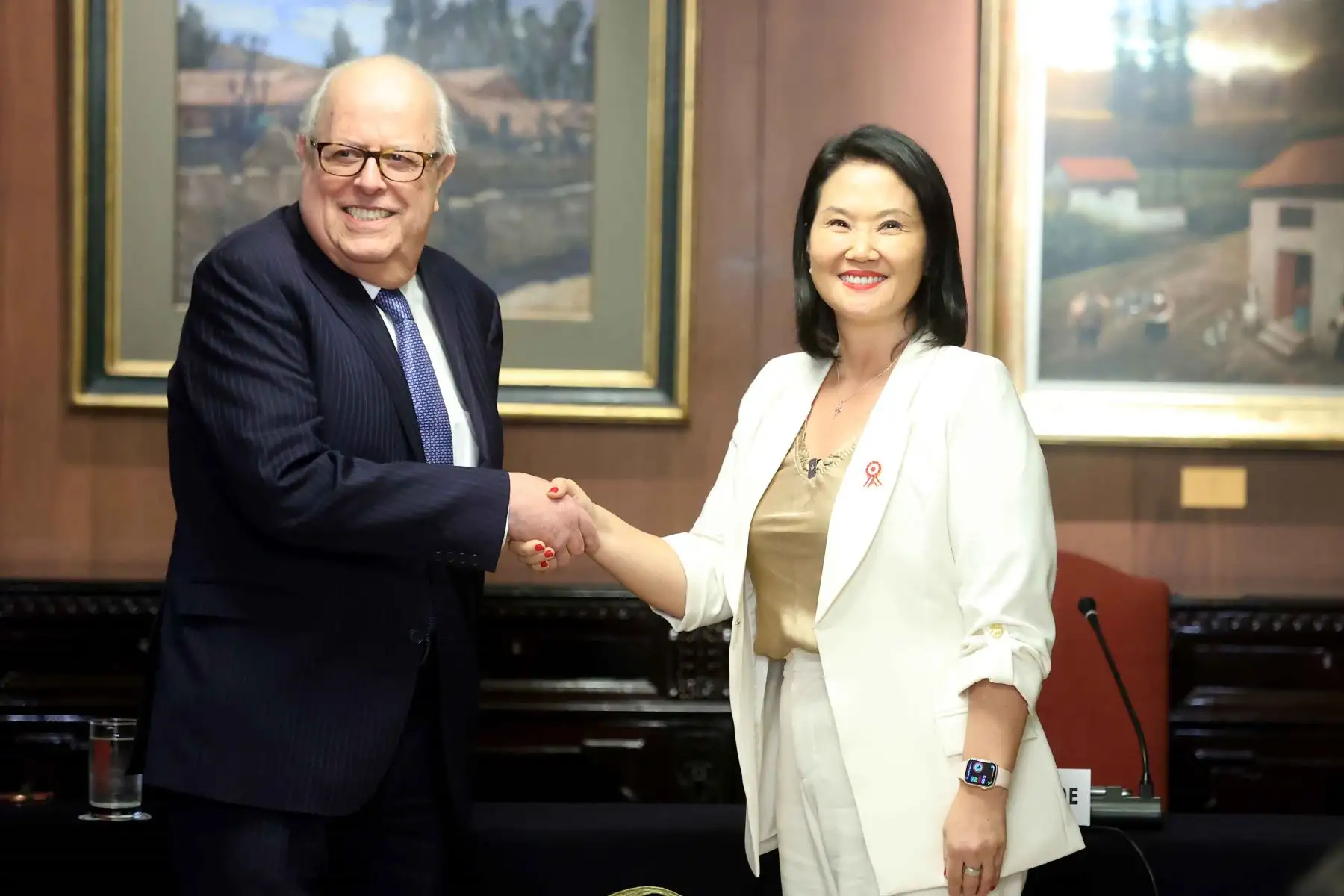 Julio Velarde aceptó continuar al frente del Banco Central de Reserva, a pedido de la presidenta electa Keiko Fujimori, quien le propuso mantenerse en el cargo por cinco años desde el 28 de julio. Fujimori destacó la estabilidad monetaria y las bajas cifras de inflación durante su gestión. Foto: ANDINA/Melina Mejía