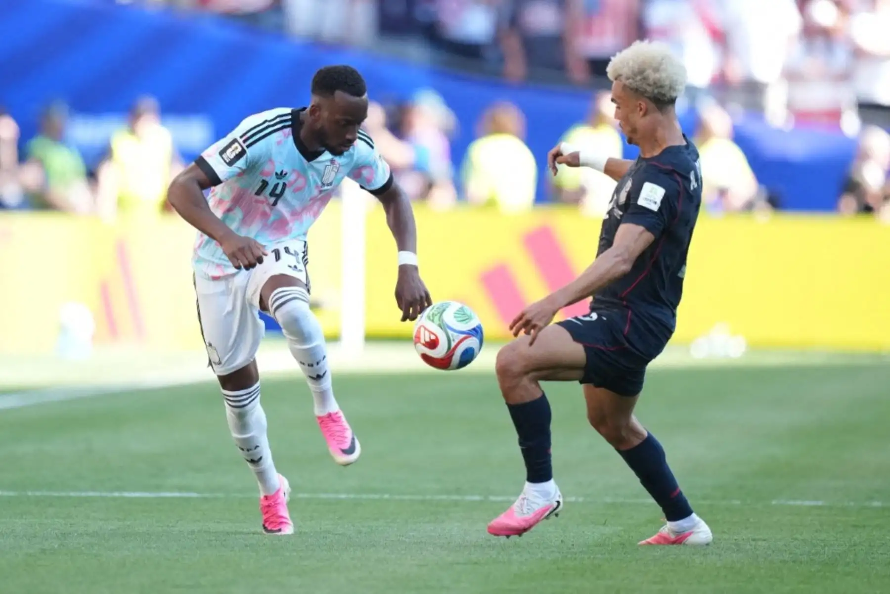 Bélgica derrotó 4-1 a Estados Unidos en los octavos de final del Mundial 2026 y avanzó a cuartos, instancia en la que enfrentará a España. Charles De Ketelaere anotó un doblete, mientras que Hans Vanaken y Romelu Lukaku completaron la goleada; Malik Tillman descontó para el equipo local. Foto: AFP.