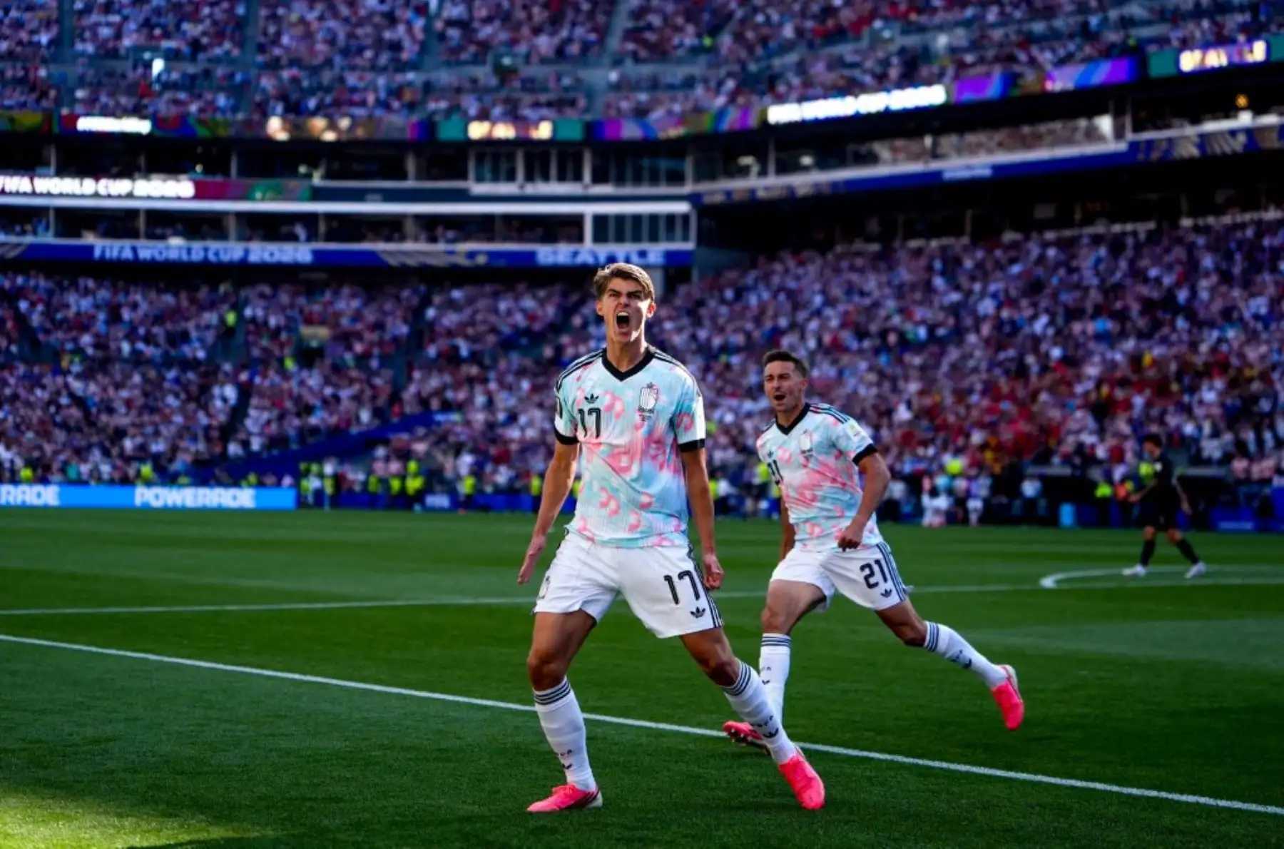 Bélgica derrotó 4-1 a Estados Unidos en los octavos de final del Mundial 2026 y avanzó a cuartos, instancia en la que enfrentará a España. Charles De Ketelaere anotó un doblete, mientras que Hans Vanaken y Romelu Lukaku completaron la goleada; Malik Tillman descontó para el equipo local. Foto: AFP.