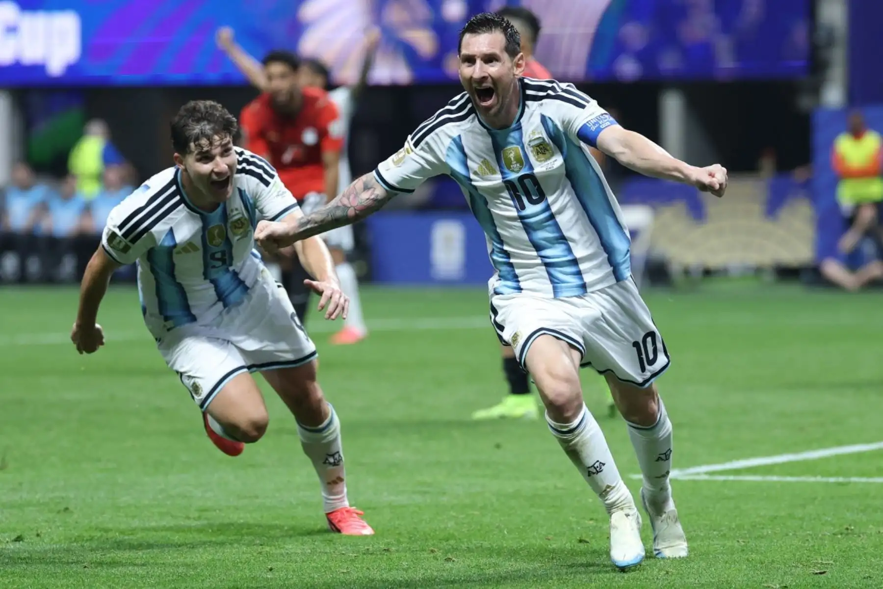 El delantero argentino Lionel Messi celebra tras marcar el segundo gol de su equipo durante el partido de octavos de final de la Copa Mundial de 2026 entre Argentina y Egipto, disputado en el estadio de Atlanta, en Atlanta. Foto: AFP