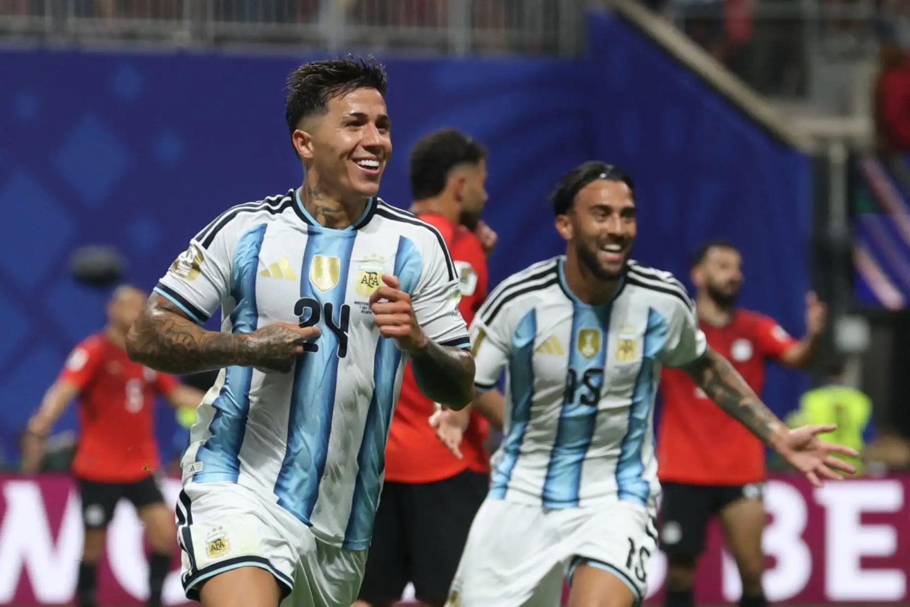 Enzo Fernández anota el tercer gol de su equipo durante el partido de octavos de final del Mundial de 2026 entre Argentina y Egipto en el Atlanta Stadium de Atlanta el 7 de julio de 2026 Foto: AFP