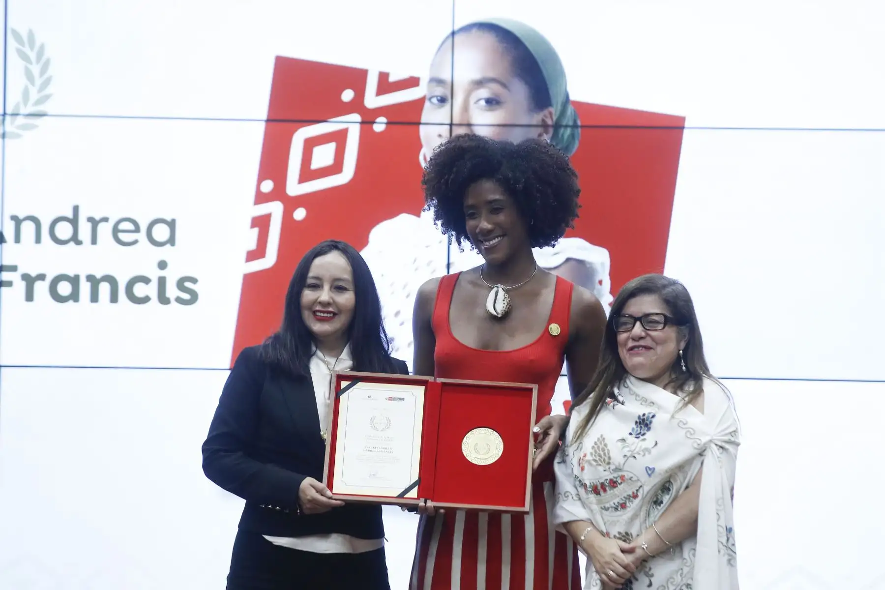 El Ministerio de la Mujer y Poblaciones Vulnerables realiza el acto de reconocimiento a las diversas defensoras y difusoras de las tradiciones afroperuanas: Carmen Ramírez Rivas, María Ochoa Luján, Rosa Dorival Córdova de Beteta, Sofía Carrillo Zegarra, Natalia Barrera Francis, Rosario Goyoneche Narcizo, Rosa Colchado Medina, María Gallardo Aparcana y Ruth Silva Napurí. El acto será liderado por la titular del MIMP, Edith Pariona Valer.
Foto: ANDINA/ Eddy Ramos