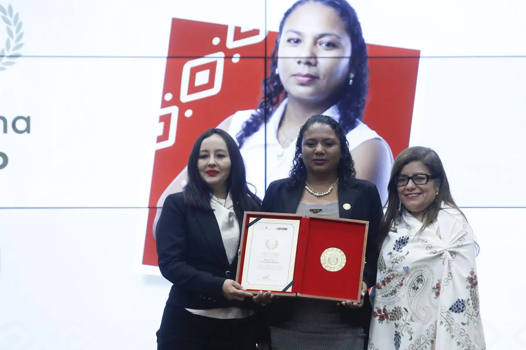 El Ministerio de la Mujer y Poblaciones Vulnerables realiza el acto de reconocimiento a las diversas defensoras y difusoras de las tradiciones afroperuanas: Carmen Ramírez Rivas, María Ochoa Luján, Rosa Dorival Córdova de Beteta, Sofía Carrillo Zegarra, Natalia Barrera Francis, Rosario Goyoneche Narcizo, Rosa Colchado Medina, María Gallardo Aparcana y Ruth Silva Napurí. El acto será liderado por la titular del MIMP, Edith Pariona Valer.
Foto: ANDINA/ Eddy Ramos