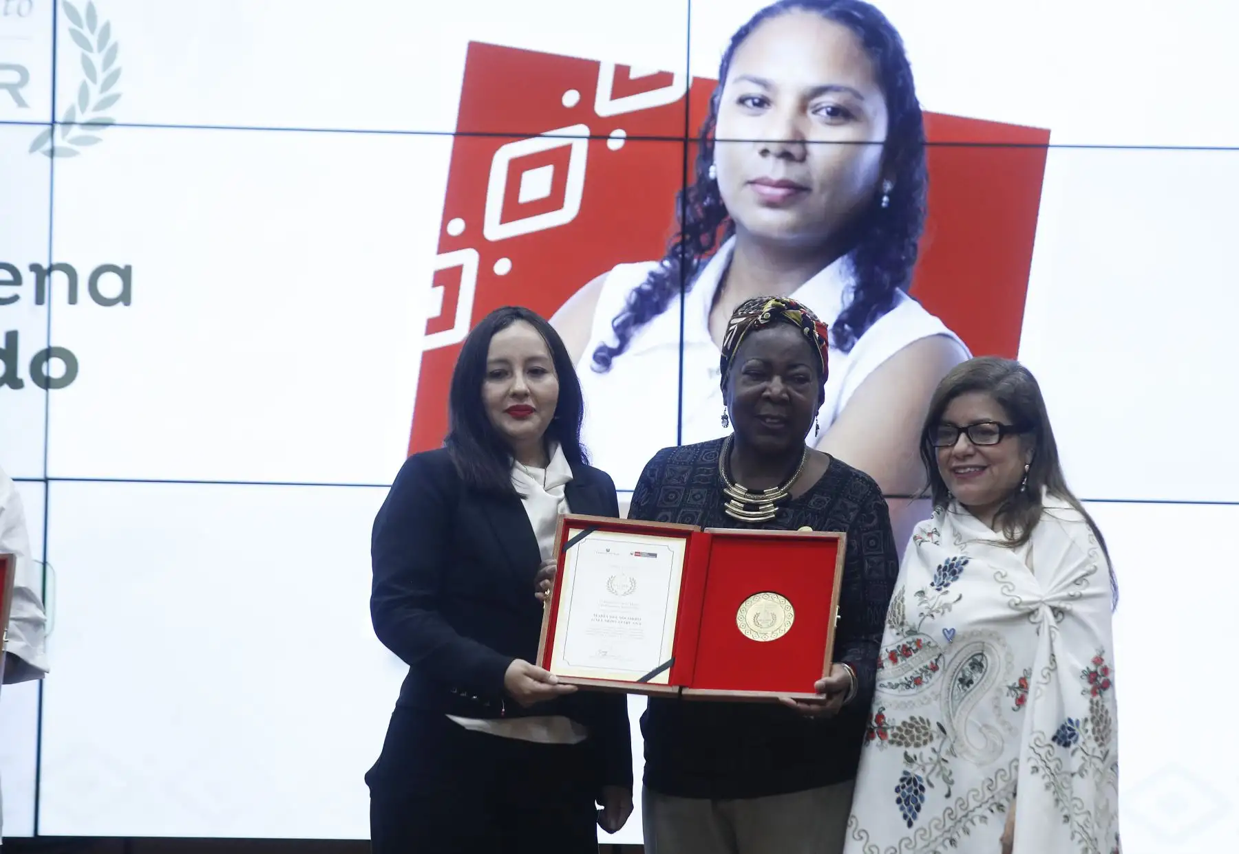 El Ministerio de la Mujer y Poblaciones Vulnerables realiza el acto de reconocimiento a las diversas defensoras y difusoras de las tradiciones afroperuanas: Carmen Ramírez Rivas, María Ochoa Luján, Rosa Dorival Córdova de Beteta, Sofía Carrillo Zegarra, Natalia Barrera Francis, Rosario Goyoneche Narcizo, Rosa Colchado Medina, María Gallardo Aparcana y Ruth Silva Napurí. El acto será liderado por la titular del MIMP, Edith Pariona Valer.
Foto: ANDINA/ Eddy Ramos