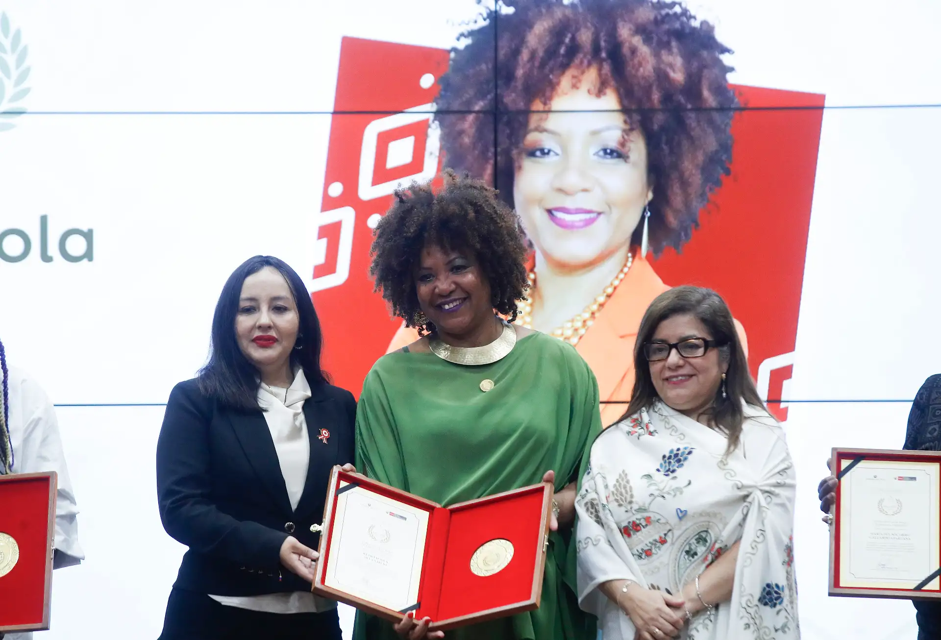El Ministerio de la Mujer y Poblaciones Vulnerables realiza el acto de reconocimiento a las diversas defensoras y difusoras de las tradiciones afroperuanas: Carmen Ramírez Rivas, María Ochoa Luján, Rosa Dorival Córdova de Beteta, Sofía Carrillo Zegarra, Natalia Barrera Francis, Rosario Goyoneche Narcizo, Rosa Colchado Medina, María Gallardo Aparcana y Ruth Silva Napurí. El acto será liderado por la titular del MIMP, Edith Pariona Valer.
Foto: ANDINA/ Eddy Ramos