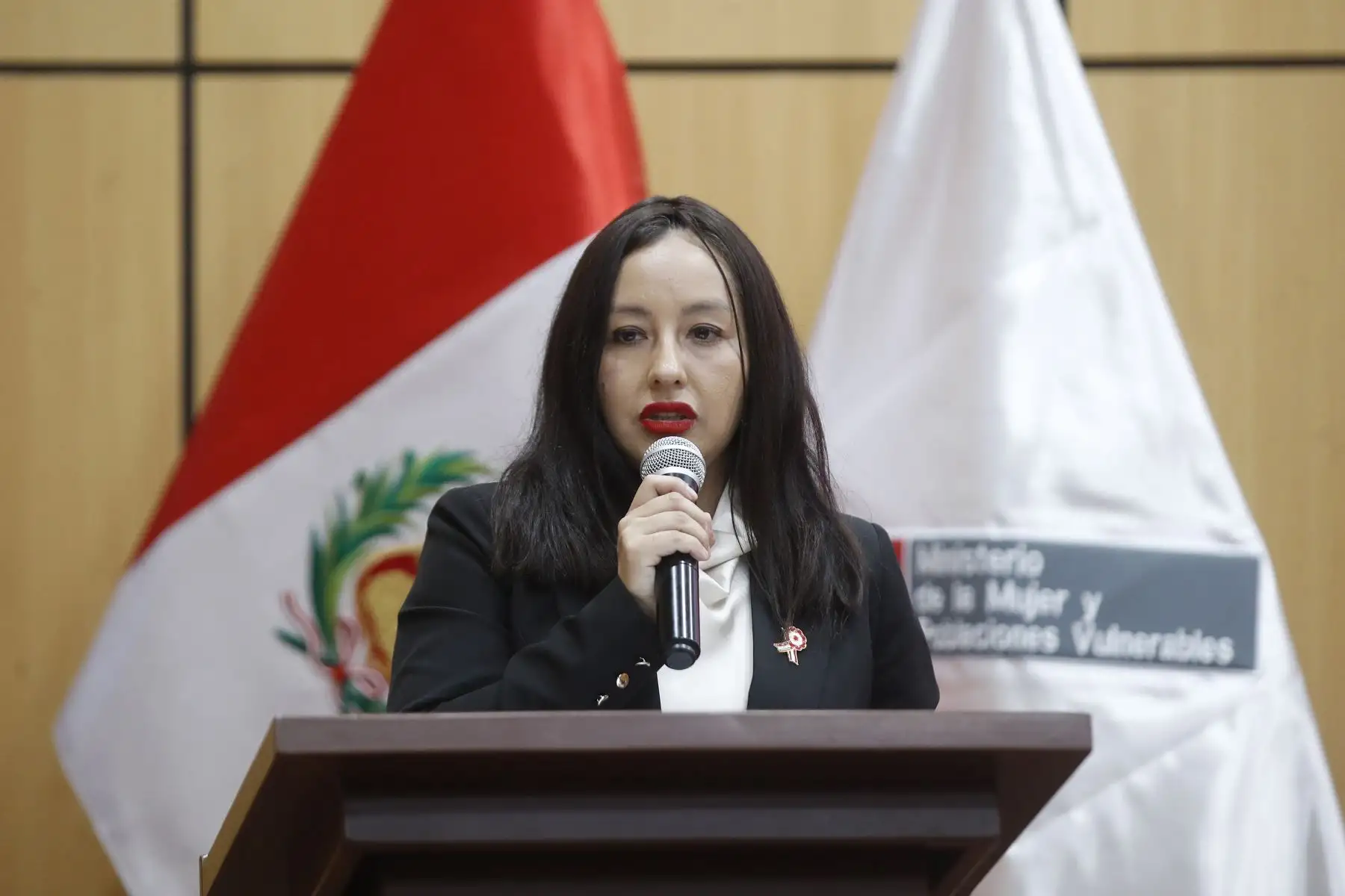 El Ministerio de la Mujer y Poblaciones Vulnerables realiza el acto de reconocimiento a las diversas defensoras y difusoras de las tradiciones afroperuanas: Carmen Ramírez Rivas, María Ochoa Luján, Rosa Dorival Córdova de Beteta, Sofía Carrillo Zegarra, Natalia Barrera Francis, Rosario Goyoneche Narcizo, Rosa Colchado Medina, María Gallardo Aparcana y Ruth Silva Napurí. El acto será liderado por la titular del MIMP, Edith Pariona Valer.
Foto: ANDINA/ Eddy Ramos