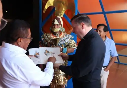 En el marco de los preparativos para la visita oficial del Papa León XIV al país, una delegación del Vaticano llegó al emblemático Museo Tumbas Reales de Sipán, ubicado en la ciudad de Lambayeque para conocer de cerca el legado cultural que forma parte de la imagen que el Perú proyectará al mundo durante la histórica visita papal. ANDINA/Difusión