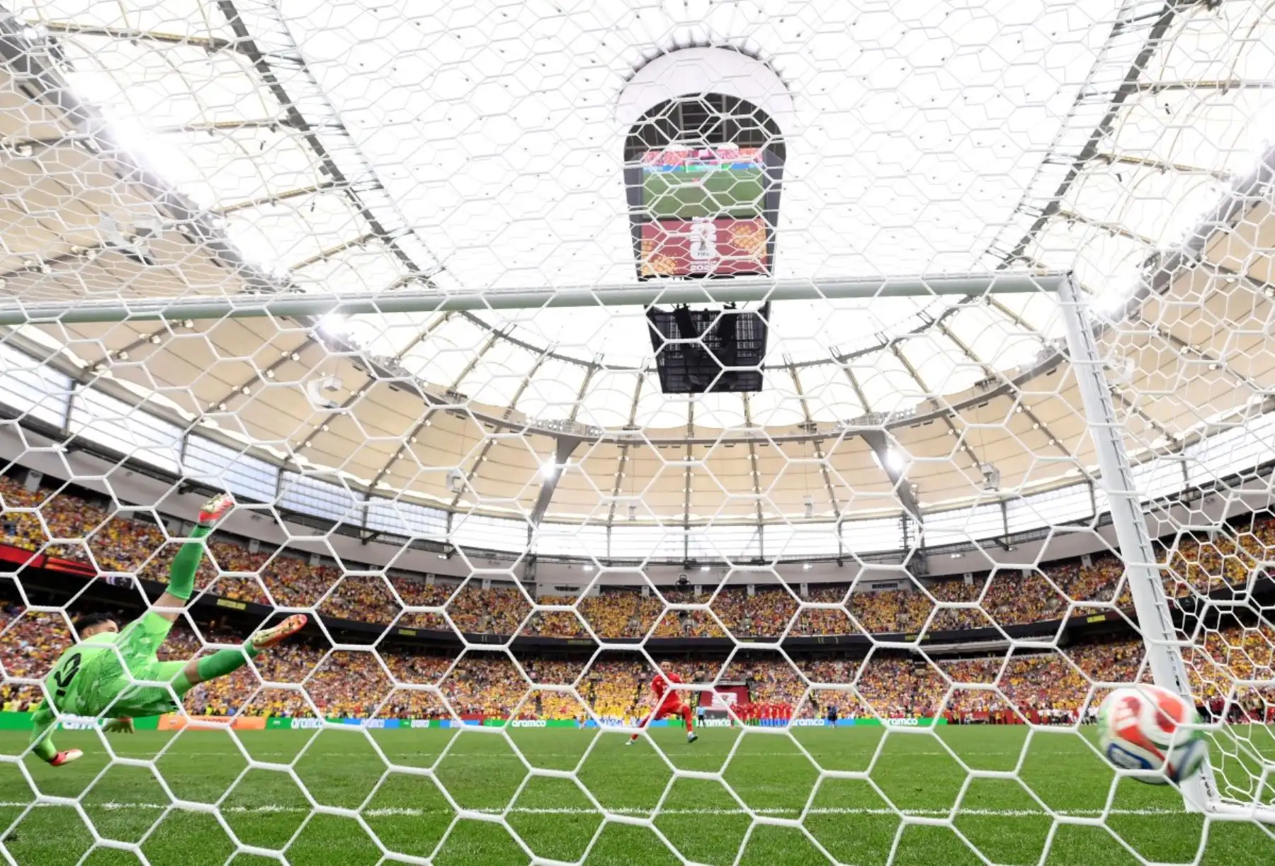 Rubén Vargas #17 de Suiza anota el quinto penalti, el de la victoria, en la tanda de penaltis durante el partido de octavos de final de la Copa Mundial de la FIFA 2026 entre Suiza y Colombia en el BC Place Vancouver el 7 de julio de 2026 en Vancouver, Columbia Británica, Canadá. Foto: AFP