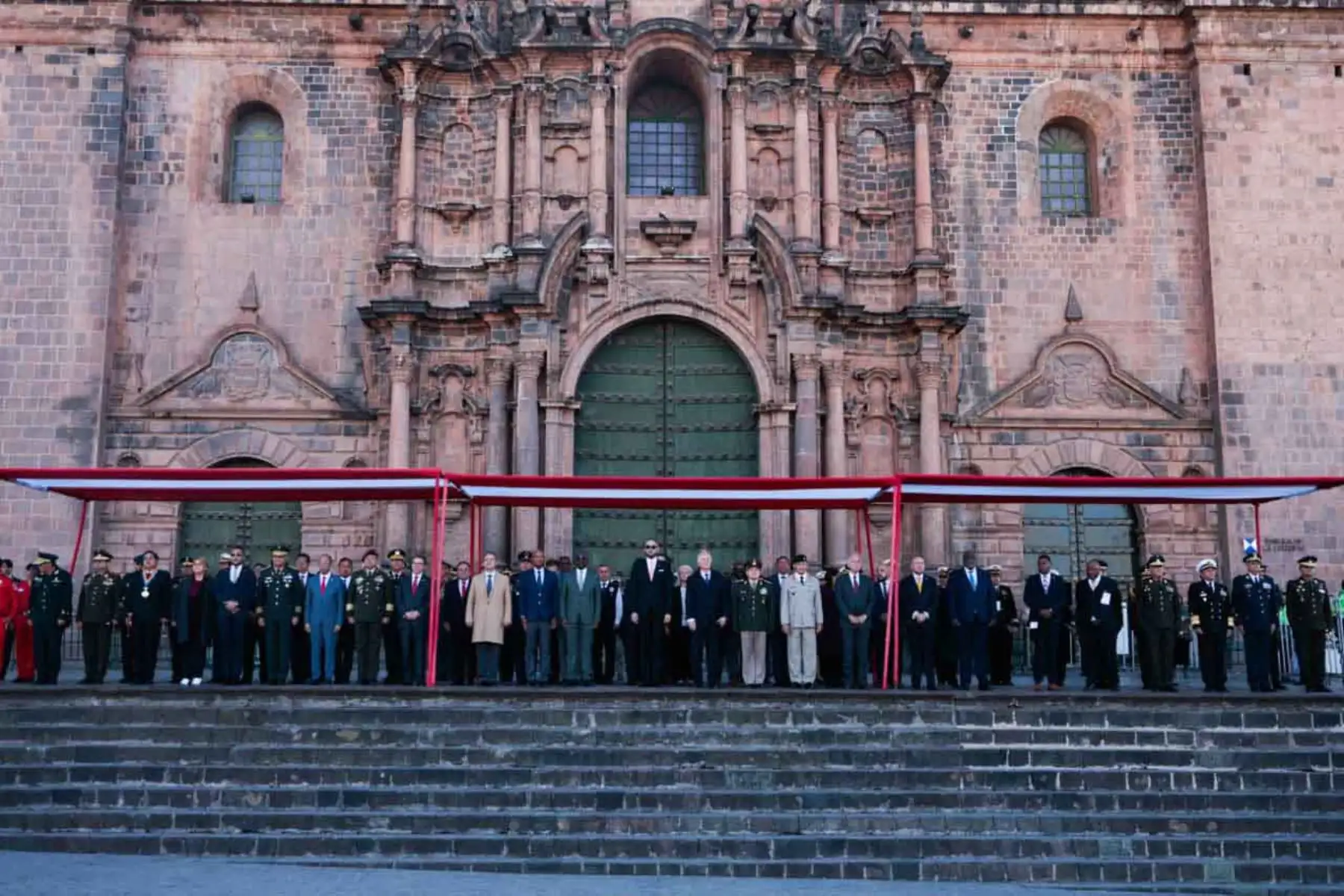 Perú inauguró en el Convento de La Merced, en Cusco, la XVII Conferencia de Ministros de Defensa de las Américas, encuentro que reúne a más de 30 delegaciones para fortalecer la cooperación hemisférica y abordar desafíos como crimen organizado, ciberseguridad y gestión del riesgo de desastres. Foto: ANDINA/Difusión.